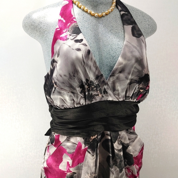 Speechless Halterneck Dress 9 - Picture 5 of 12